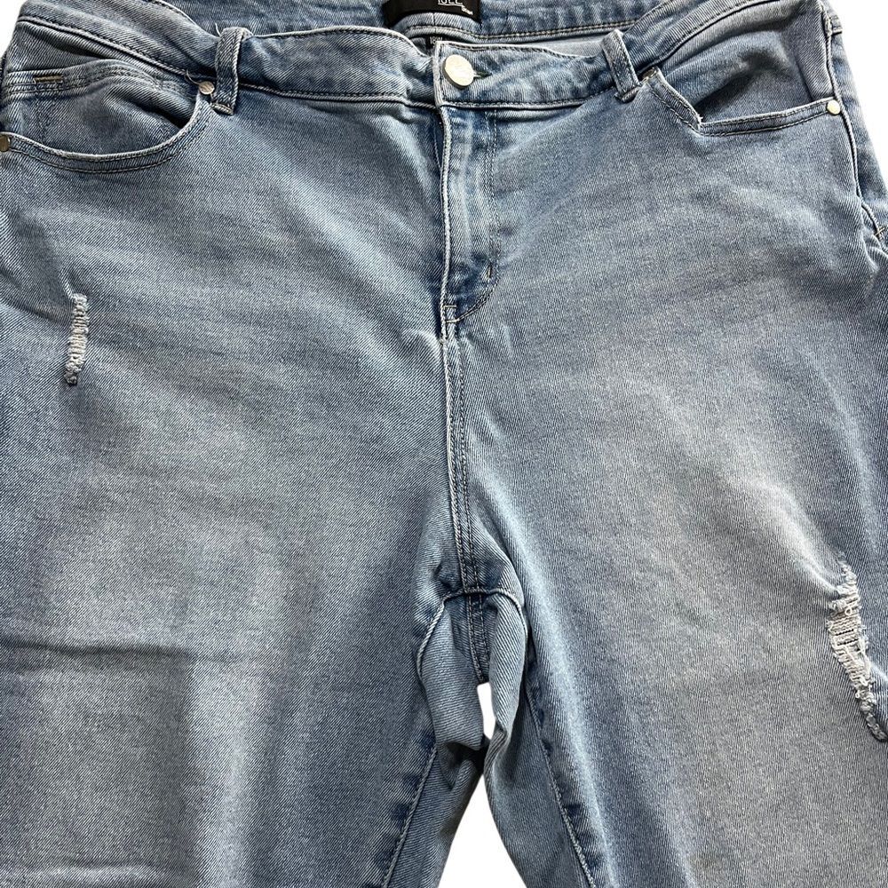 1822 Lightwash crop distressed jeans 18W - Picture 7 of 9
